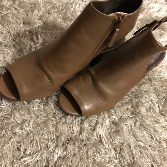Tory Burch Shoes - Tory Burch brown wedges open sole